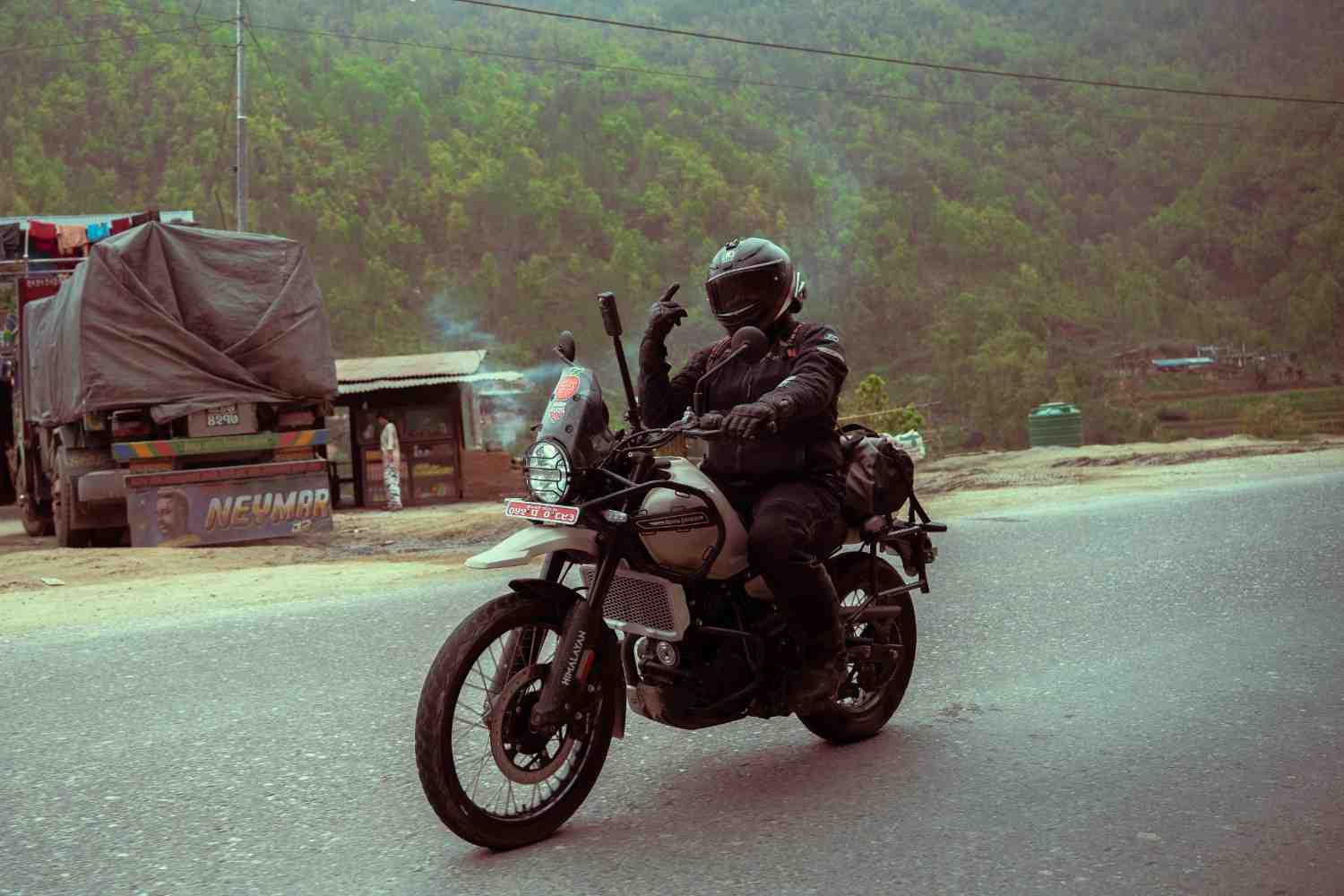 202606282049_motorbike-rider-on-the-lower-mustang-route.jpg