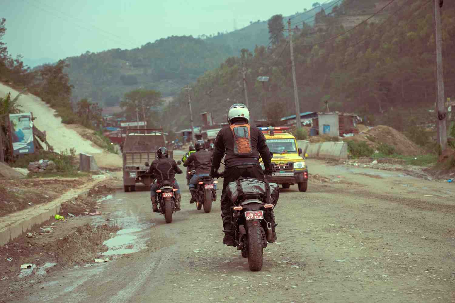 202606282049_riders-group-on-lower-mustang-motorbike-tour.jpg
